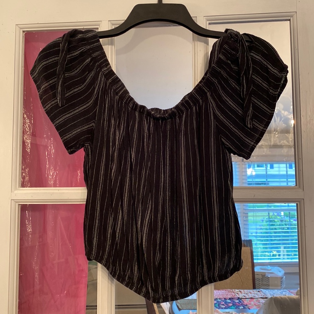 Off the shoulder crop top shirt